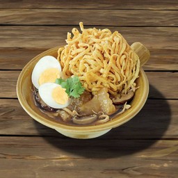 บะหมี่กรอบกระเพาะปลาน้ำแดง