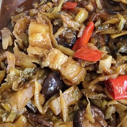 เกี่ยมฉ่ายตุ๋นหมูสามชั้นหรือผักกาดดองตุ๋นหมูสามชั้น