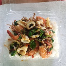 กะเพรากุ้งปลาหมึก