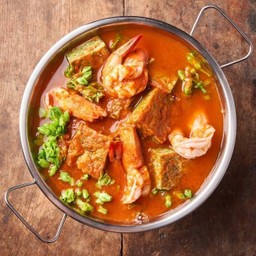 แกงส้มชะอมไข่ทอดดอกขจรกุ้งสด