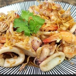 ข้าวทอดกระเทียมทะเล