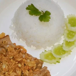 ข้าวหมูทอดกระเทียม