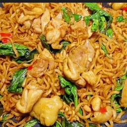 มาม่าผัดไก่