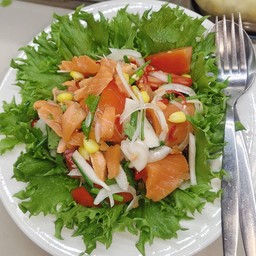 salmon spicy salad ยำแซลมอลสด