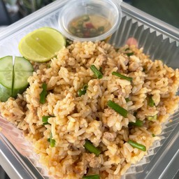 ข้าวผัดไข่ใส่หมูสับ