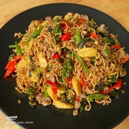 มาม่าผัดฉ่าหมู