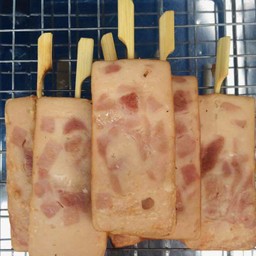 สเต็กหมูแบบไม้ 2 ไม้