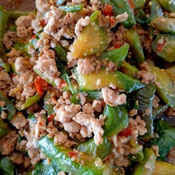 ข้าวผัดมะเขือยาวหมูสับ