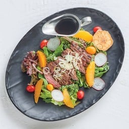 สลัดเนื้อสเกิร์ตแองกัสอินเดอะการ์เด้น