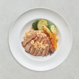 ข้าวผัดมันเนื้อและหมูคูโรบูตะย่าง