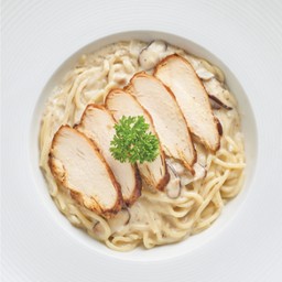 สปาเกตตีซอสเห็ดทรัฟเฟิลอกไก่ย่าง