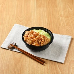 ข้าวหน้าไก่ทอดราดซอสนัมบัง