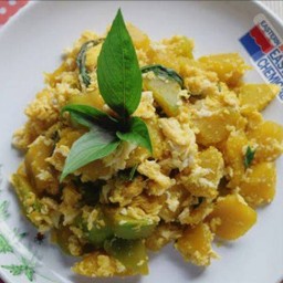 ผัดฟักทองใส่ไข่