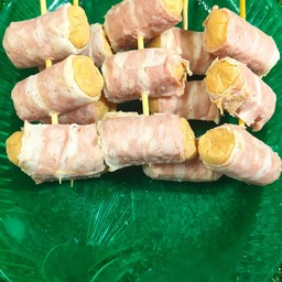 เบคอนพันไส้กรอก