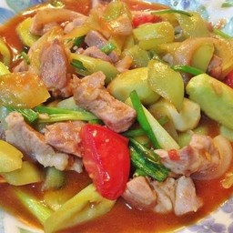 ผัดเปรี้ยวหวานราดข้าว