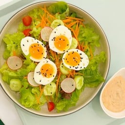 สลัดไข่ต้ม