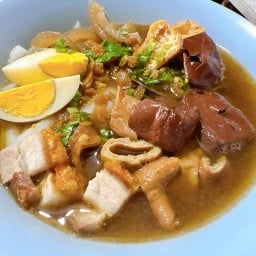 ก๋วยจั๊บวัดเจษซอย 8