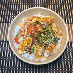 ข้าวหอยลายผัดพริกเผา