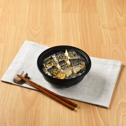 ข้าวหน้าปลาซาบะย่างถ่าน