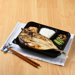 ปลาอาจิย่างถ่าน