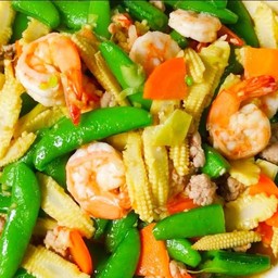 ผัดผักรวมกุ้งสด