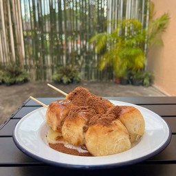 ขนมปังปิ้งลูกชิ้น เนยนมไมโล