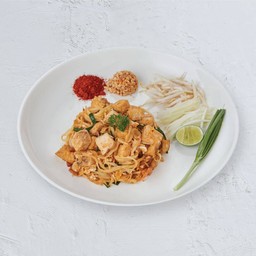 ผัดไทยมะละกอ (อกไกย่าง)