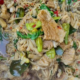 หมกห้อมหน่อไม้ใส่หมูสามชั้น