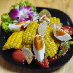 ตำข้าวโพดหมูยอไข่เค็ม