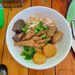 ก๋วยเตี๋ยวไก่ตุ๋น มาดามกิ๊ก