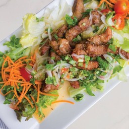 ยำหมูทอด