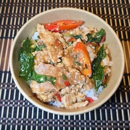ข้าวกะเพราหมูชิ้น