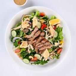 สลัดเคลหมูย่างพาร์มีซานชีส