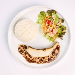 ข้าวปลาย่างซอสกระเทียมพริกไทยดำ