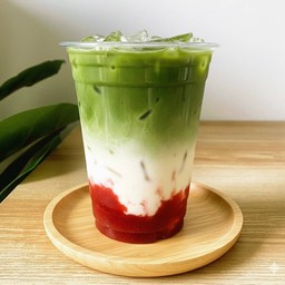 ชาเขียวนมสดสตรอว์เบอร์รี่