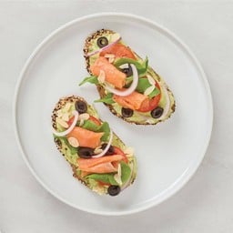 ขนมปังโฮลวีตอาโวคาโด 2 ชิ้น