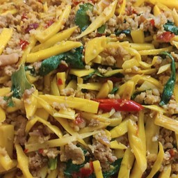 หน่อไม้เหลืองหมูสับ