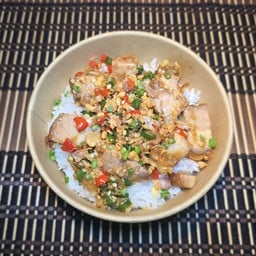 ข้าวหมูกรอบคั่วพริกเกลือ