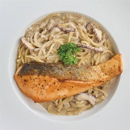 สปาเกตตีซอสเห็ดทรัฟเฟิลปลาแซลมอนคิริมิย่าง