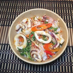 ข้าวกะเพราปลาหมึก