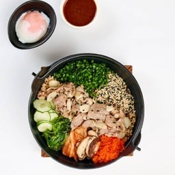 ข้าวอบหมูผัดซอสเกาหลีและไข่ออนเซ็น