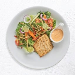 สลัดปลากะพงย่างเกลือซอสต้มยำ