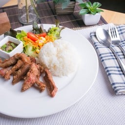 ข้าวหมูย่างจิ้มแจ่ว