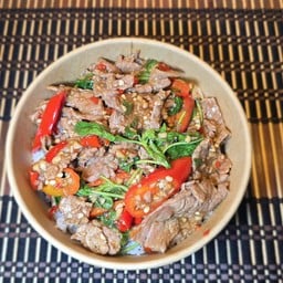ข้าวกะเพราเนื้อชิ้น
