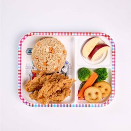 ข้าวผัดไข่และไก่ทอด 2 ชิ้น คุณหนู