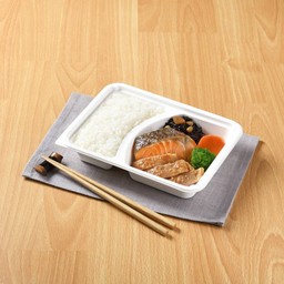 ปลาแซลมอนและหมูโชยุโคจิย่างถ่าน