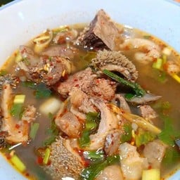 ร้านเฮือนลาบต้นธง