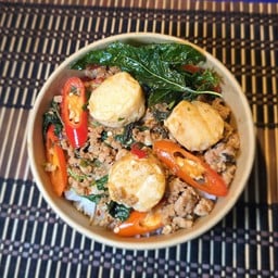 ข้าวกะเพราหมูสับเต้าหู้ไข่