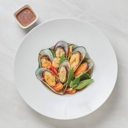 หอยแมลงภู่นิวซีแลนด์อบซอสสมุนไพร