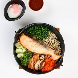 ข้าวอบปลาแซลมอนคิริมิย่างและไข่ออนเซ็น